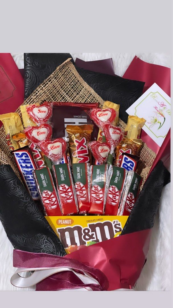 Chocolate Bouquet (Category: Gift Baskets & Hampers) located in Manila. Submitted by mimilovestuff (Listing ID 1214388349, Image 2). Description: Available for Pre-Order!.