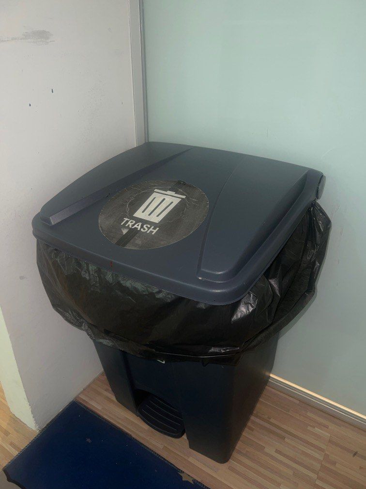 For FREE (Rubbish Bin & Shredder), Furniture & Home Living, Cleaning