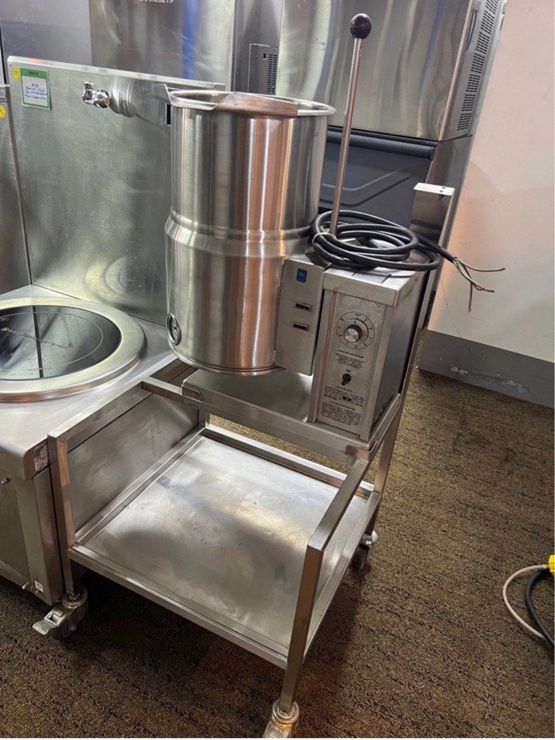 (Free delivery and warranty) Crown Electric tilting kettle/ non stick