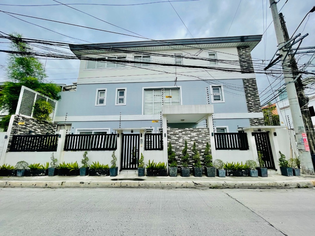 Fully Furnished Corner House & Lot for Sale in Greenwoods Executive