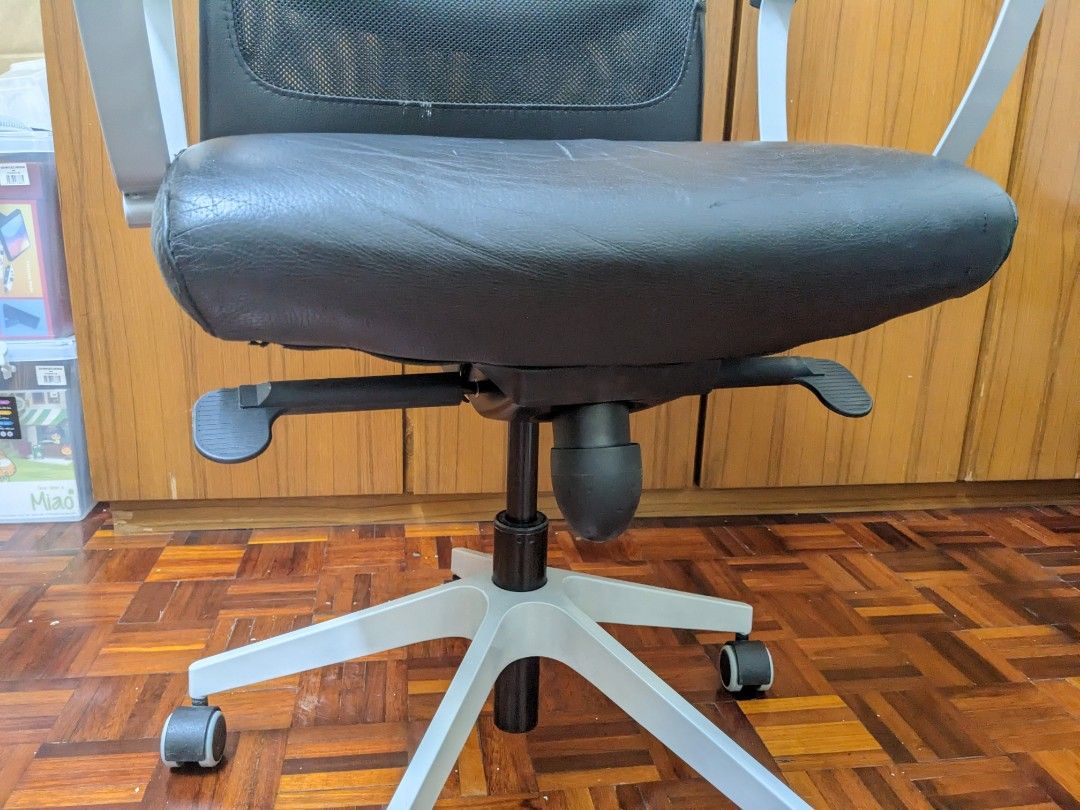Ikea markus deals back pain