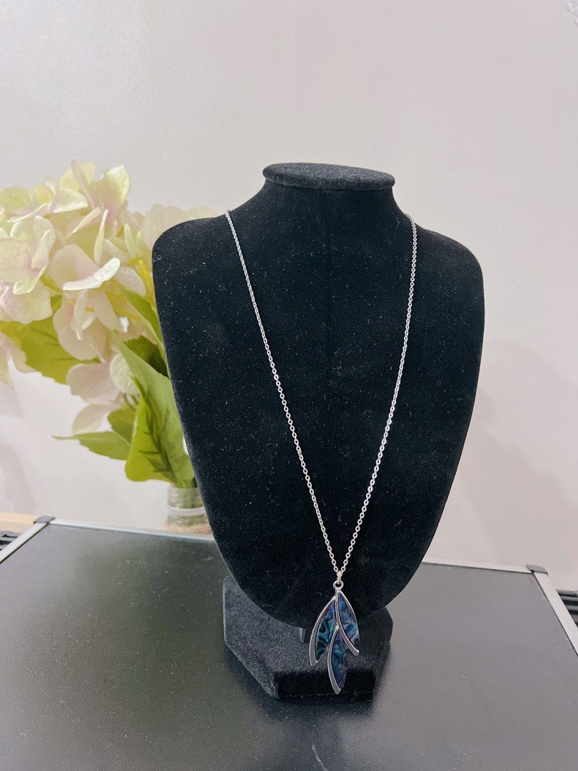 Japan Necklace in Silver tone, Women's Fashion, Jewelry & Organizers