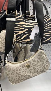 (Category: ) located in . Submitted by sg214 (Listing ID 1214383081, Image 1). Description: .