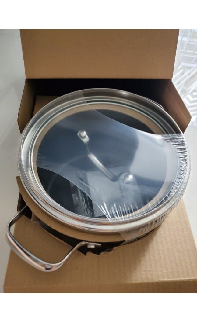 KitchenAid Stockpot with Glass Lid, Furniture & Home Living, Kitchenware & Tableware, Cookware