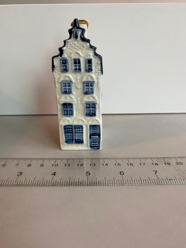 KLM Delft blue collector houses, Hobbies & Toys, Memorabilia