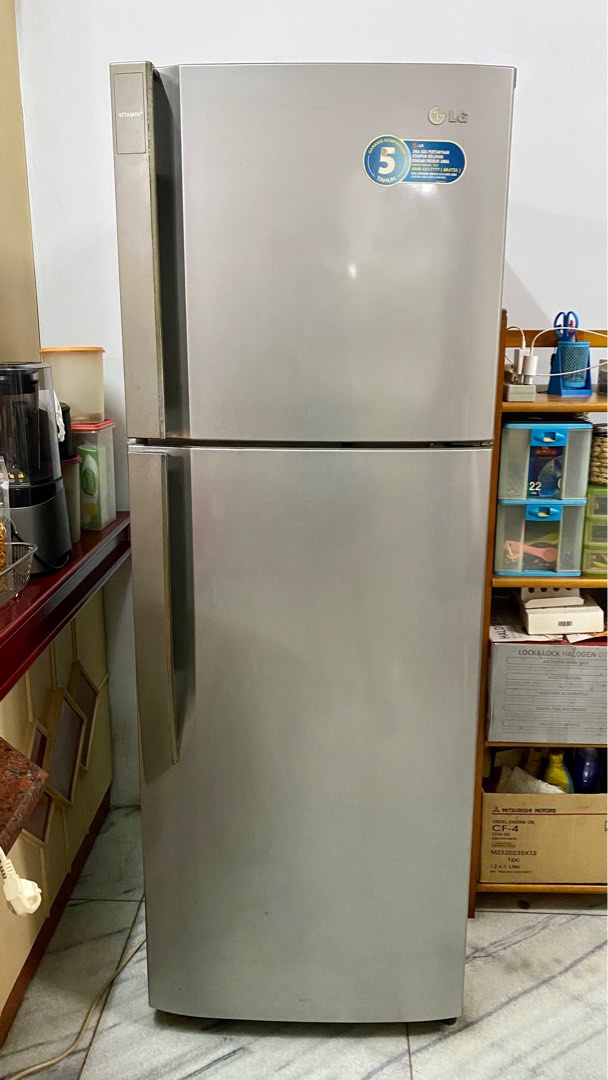 Kulkas LG 2 Pintu GN-B392CLC, Kitchen & Appliances di Carousell