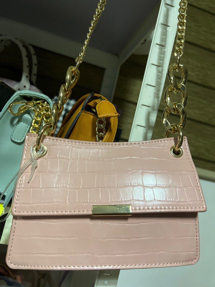 Like dreams cute sling bag (Category: Luxury Bags & Wallets) located in Quezon City. Submitted by mamirose (Listing ID 1214461243, Image 3). Description: Palugi price sale sale.