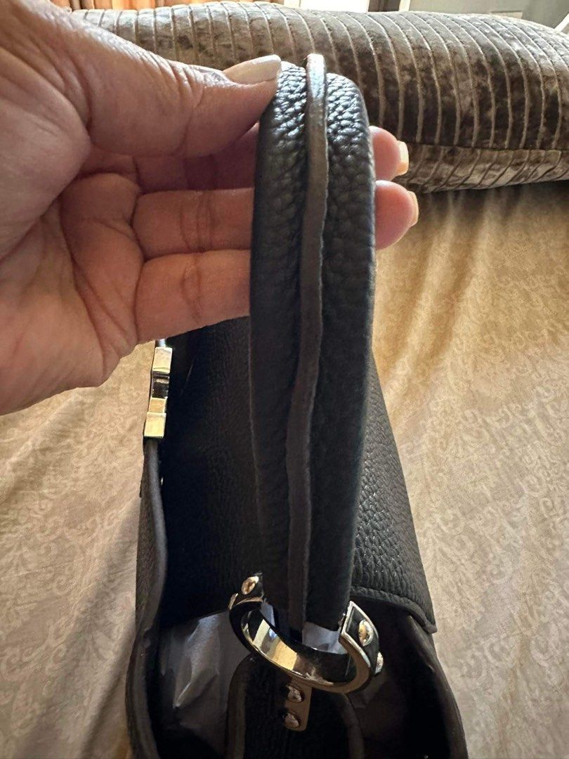Louis Vuitton Capunice Mm (Category: Tote Bags) located in Quezon City. Submitted by Authenticbyco (Listing ID 1214461466, Image 3). Description: Good as new 💯 .