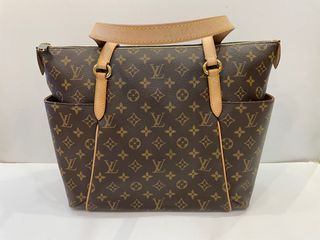 Used 2014 Louis Vuitton TOTALLY PM NM MONOGRAM zip top purse Receipt box  M41016