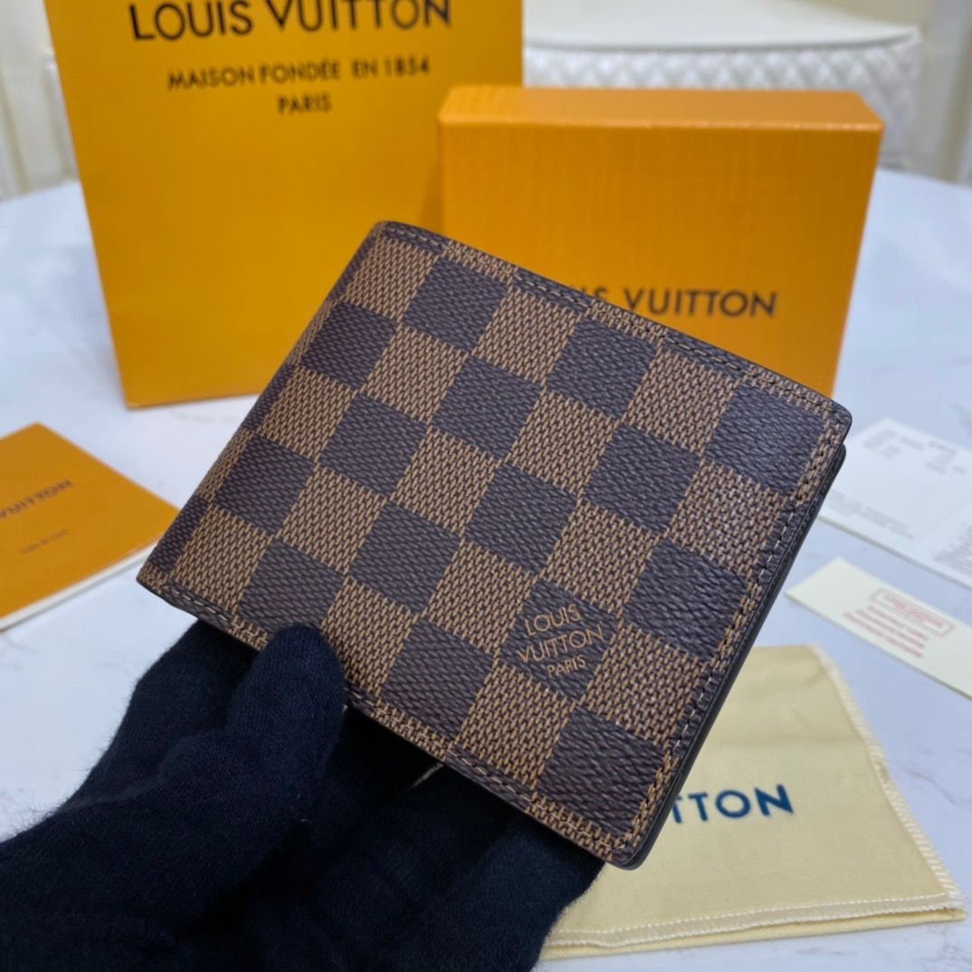 Authentic Used LV Wallet, Men's Fashion, Watches & Accessories, Wallets &  Card Holders on Carousell