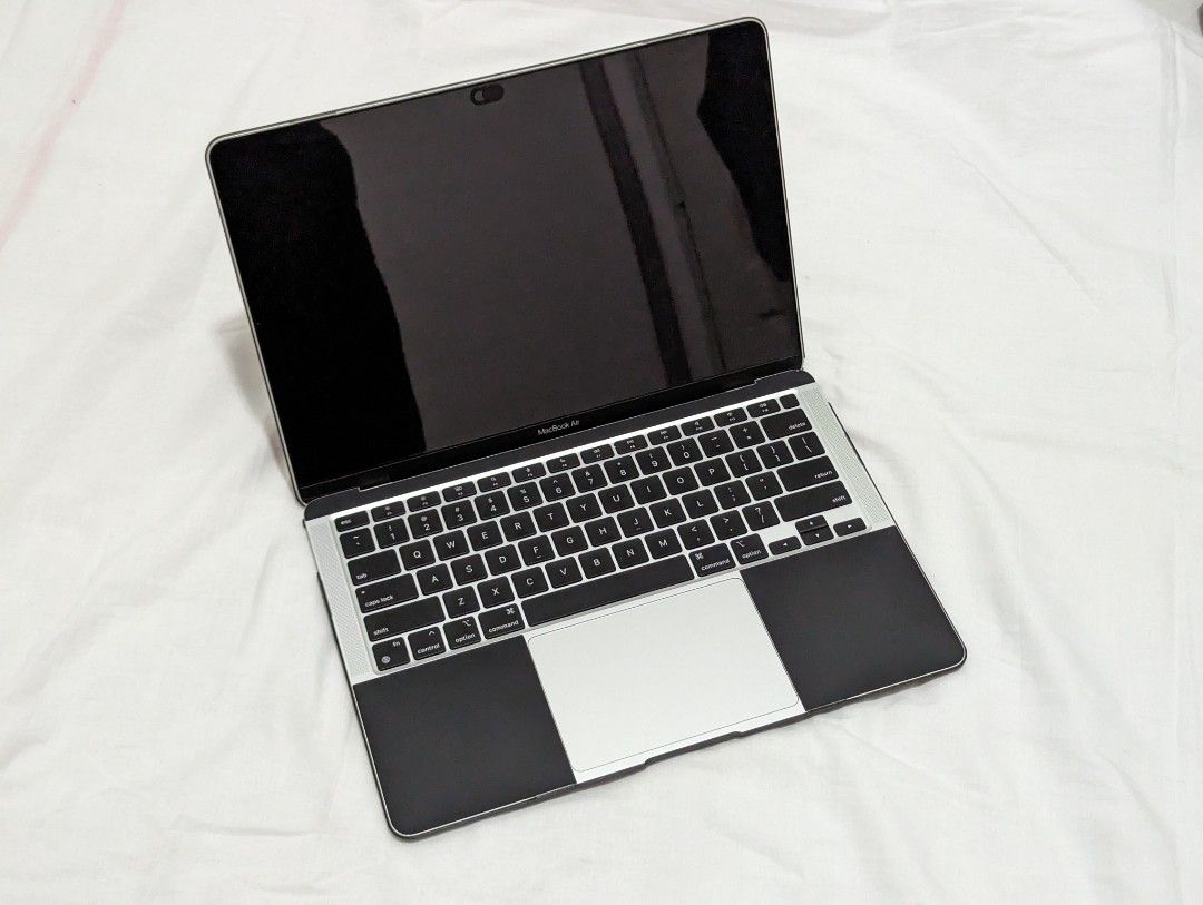 MacBook Air M1 Silver 8GB 256GB, Computers & Tech, Laptops 