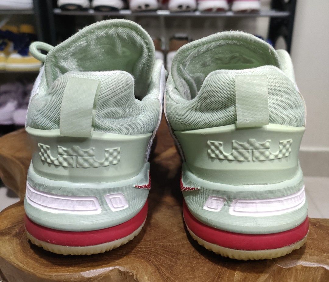 kids footlocker lebron james