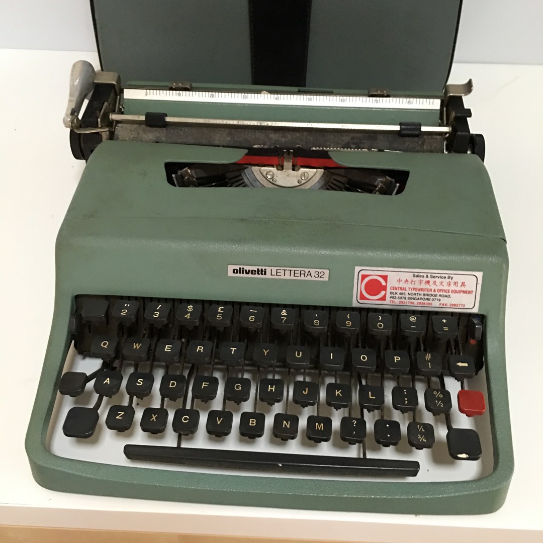 Olivetti LETTERA 32, Hobbies & Toys, Memorabilia ...