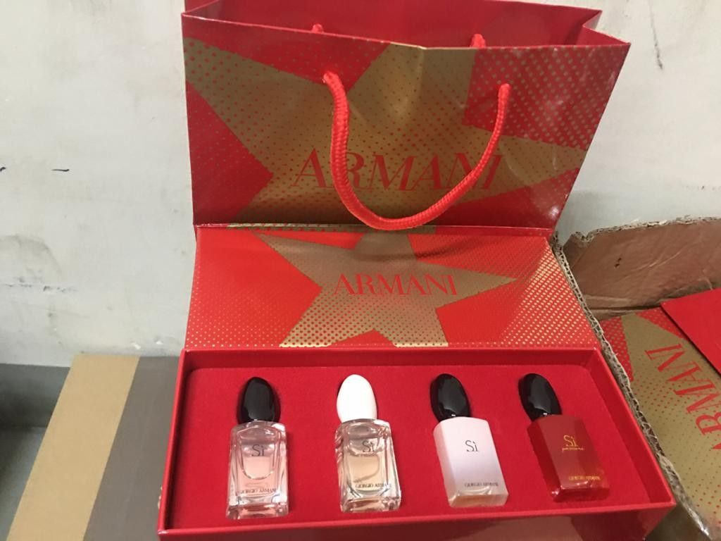 Perfume Giorgio armani Si perfume miniature gift set, Beauty & Personal  Care, Fragrance & Deodorants on Carousell