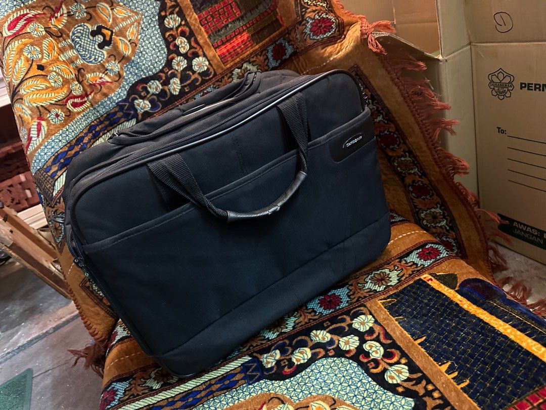 Samsonite document bag, Men's Fashion, Bags, Briefcases on Carousell