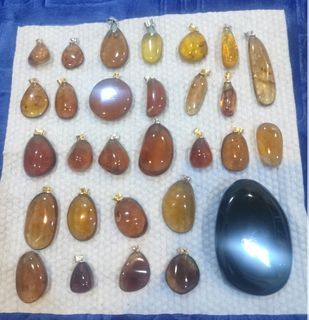 Set Price / Top Grade Indonesia Natural Gemstone/ Blue Amber Pendants+ one full Black Red Amber Thumble/ Total  25 pieces no cracked no scratched/Wholesale Price/Blue Amber/Amber Pendants/All Look Blue Under Sunlight/印尼顶级熟龄蓝珀