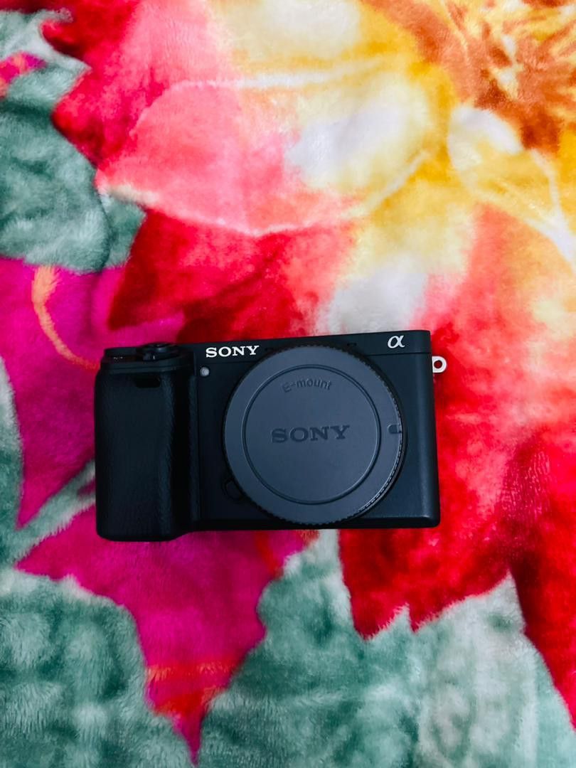 Sony A6400 look like new 99.9, Photography, Cameras on Carousell