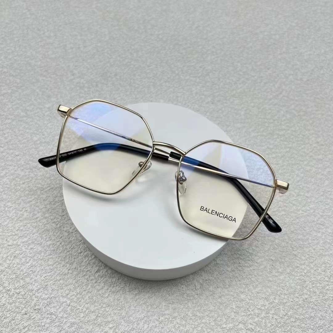 Balenciaga spectacles shop