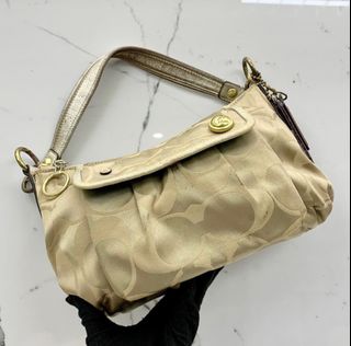 (Kategori: ) berada di . Dikirim oleh millychy (ID iklan 1214379847, Gambar 1). Deskripsi: .