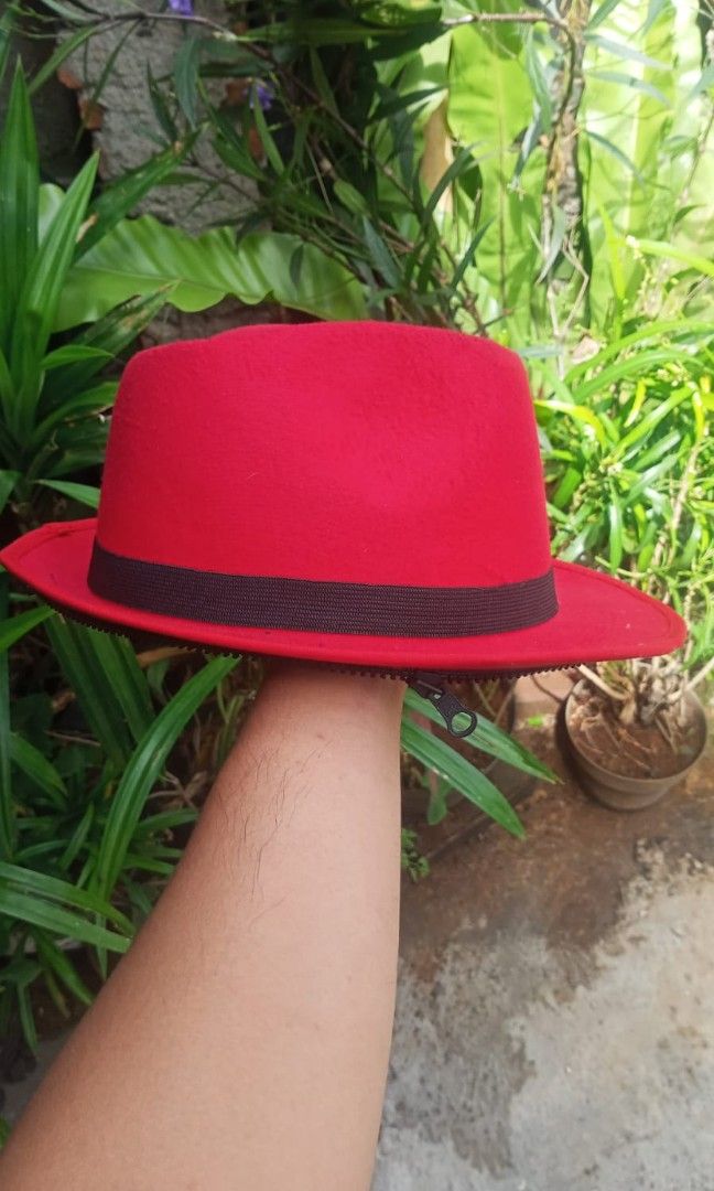 Topi caplin, Women's Fashion, Women's Accessories on Carousell