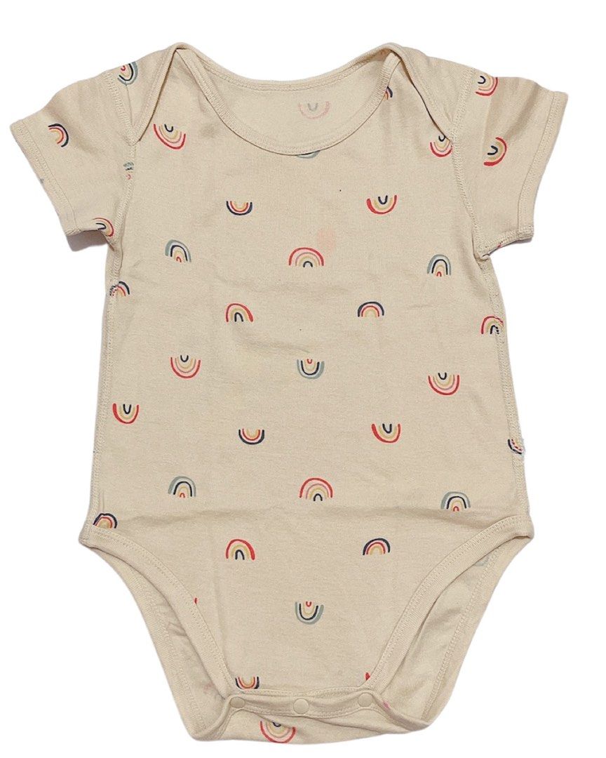 Uniqlo baby clothing short sleeve bodysuit size 6080 Babies  Kids Babies   Kids Fashion on Carousell