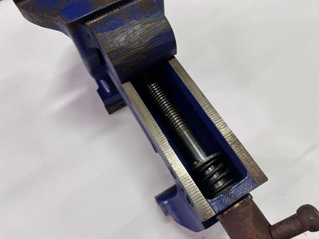 Vise bench mechanic Record Made in England, Furniture & Home Living, Home Improvement