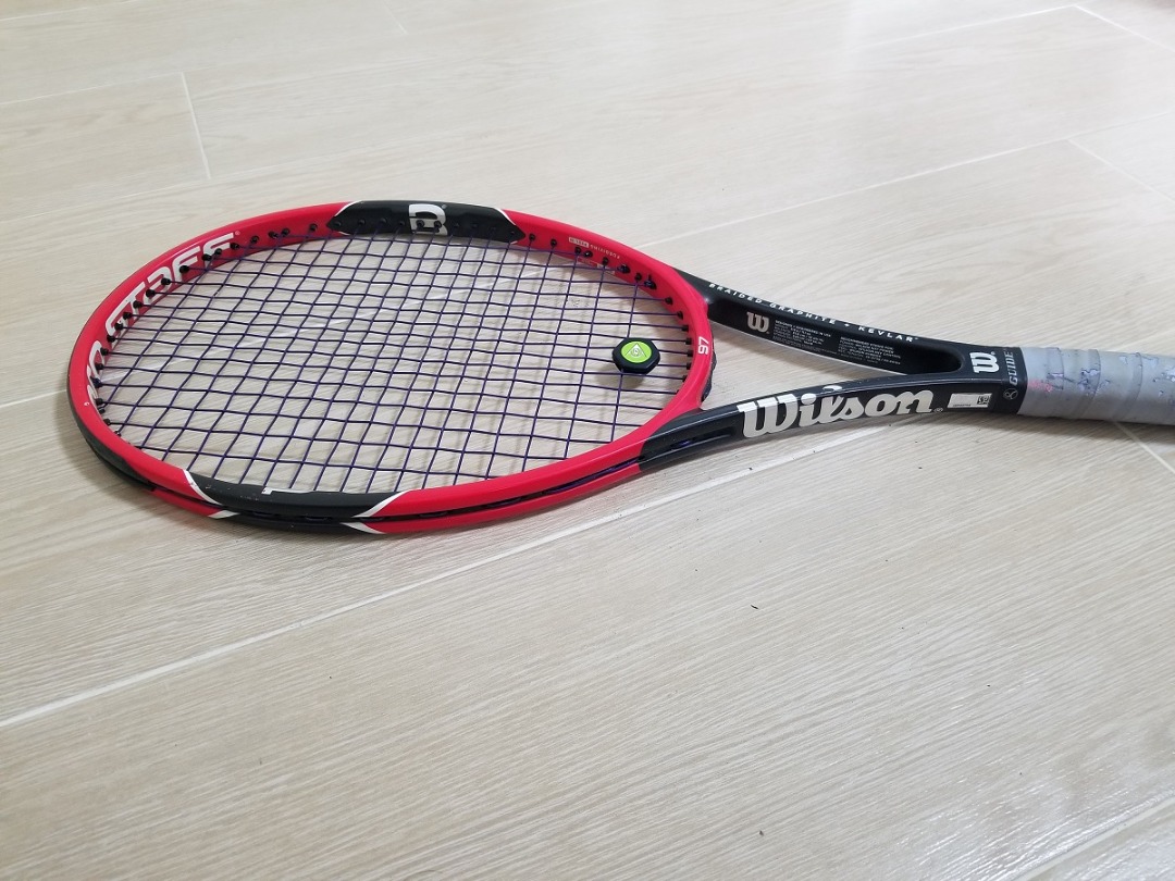 Wilson Prostaff tennis racquet, 運動產品, 運動與體育, 運動與體育 - 球拍和球類運動 - Carousell