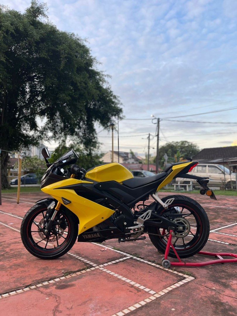 Yamaha R15 V3 (Mileage 1950km), Motorbikes on Carousell