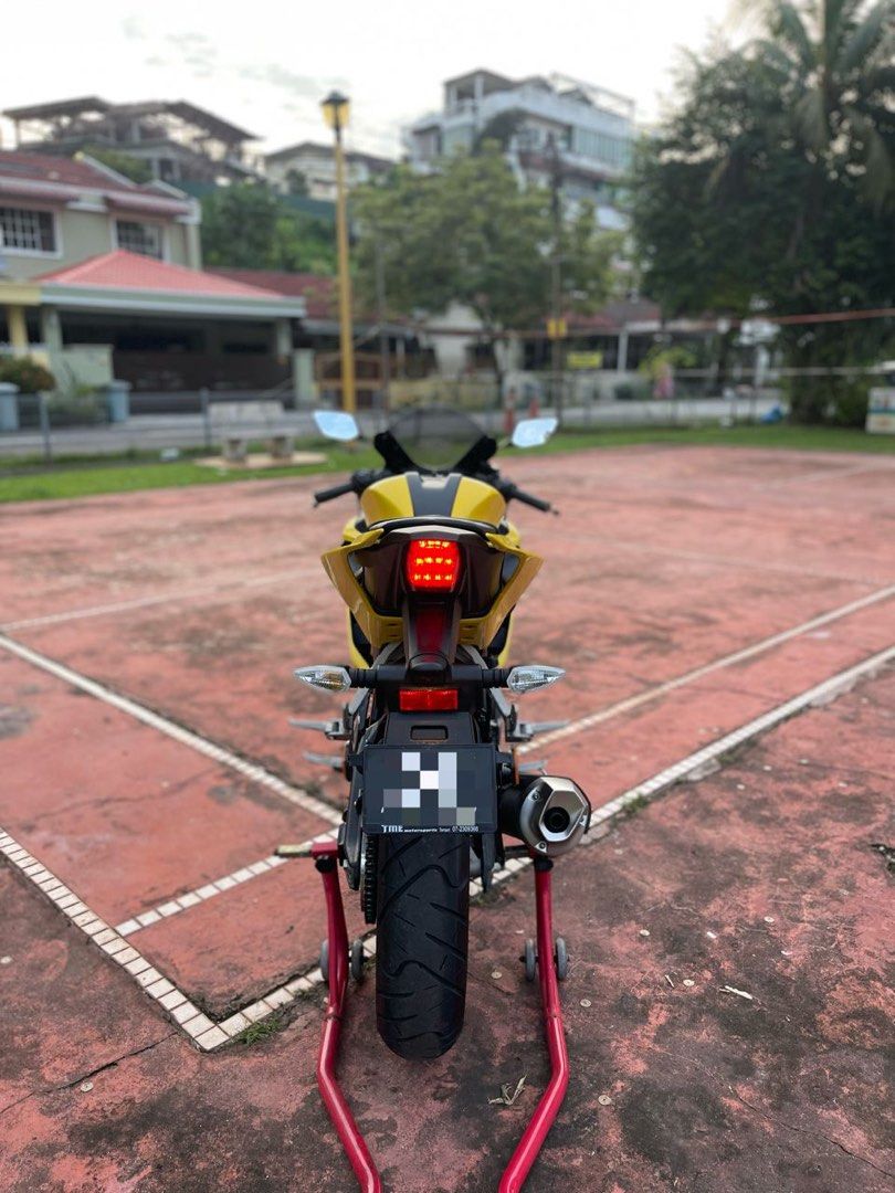 r15 v3 mileage and price