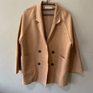 秋季卡其色長袖大衣 