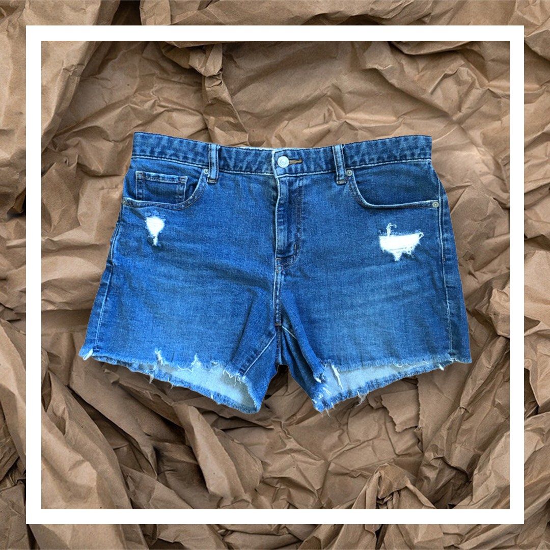 (50) Uniqlo Boyfriend Denim Shorts, 28 cm on Carousell