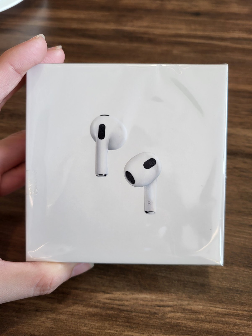 Apple Airpods Gen 3 (Lighting Charging Case) on Carousell