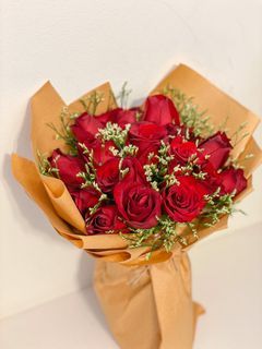Available Red roses bouquet Valentine’s Day gf bf