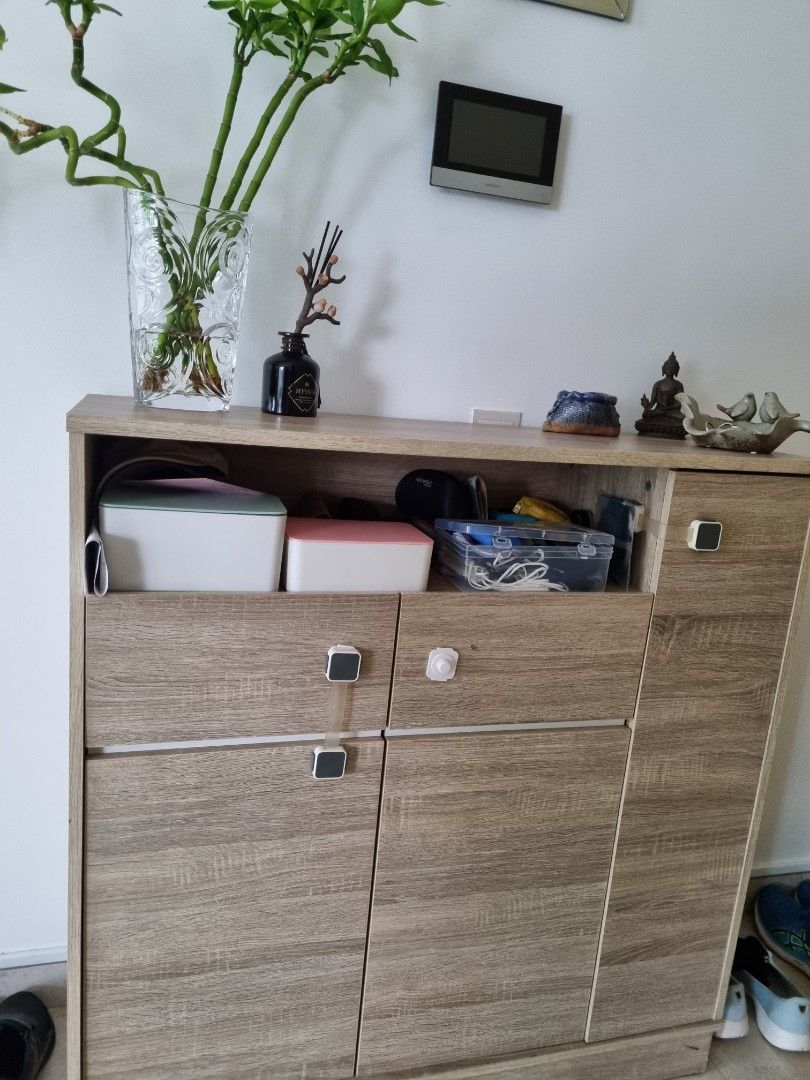 Beautiful side Table in Excellent Condition, Furniture & Home Living