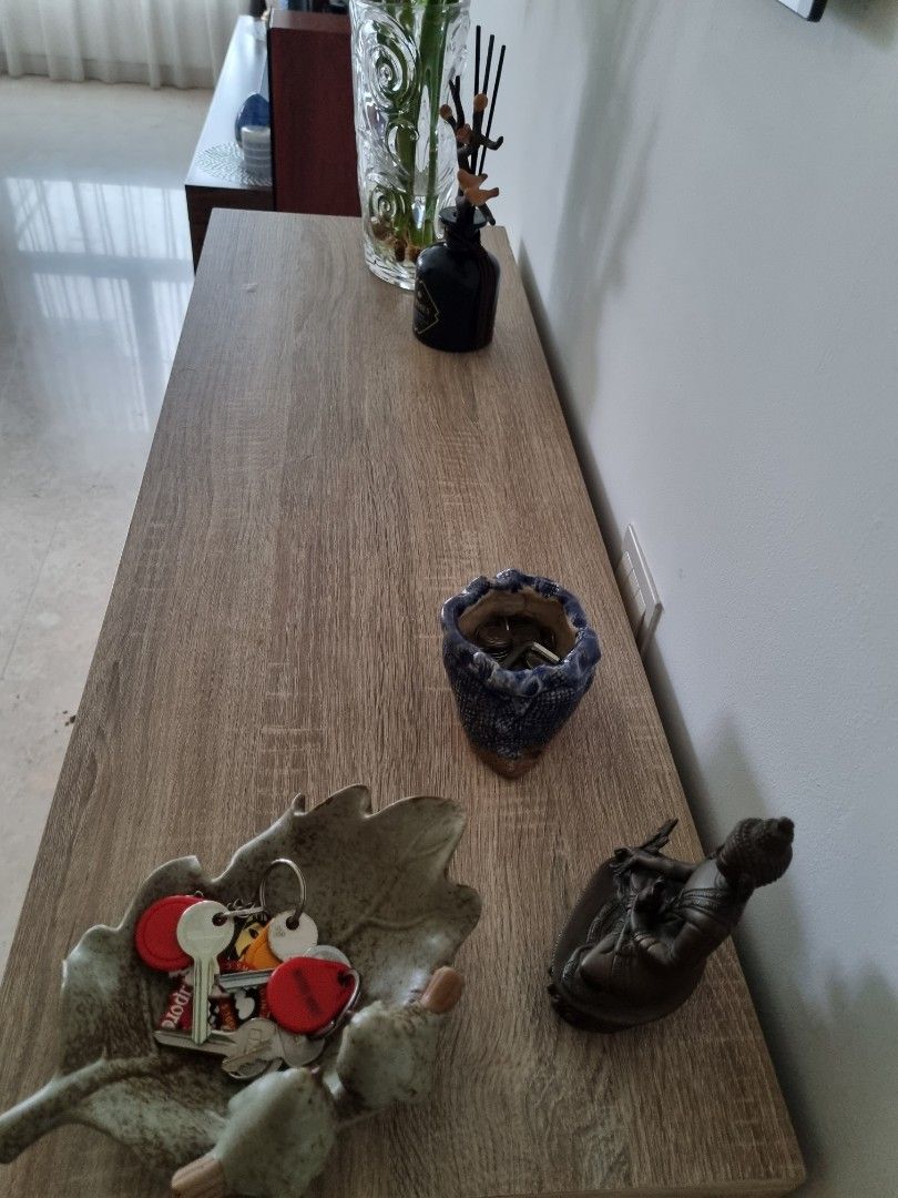 Beautiful side Table in Excellent Condition, Furniture & Home Living