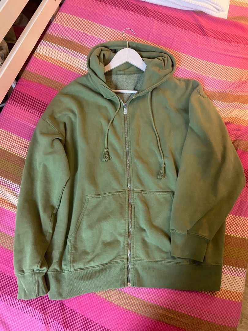 Brandy Melville Matcha Green Christy Hoodie, Women's Fashion, Coats,  Jackets and Outerwear on Carousell
