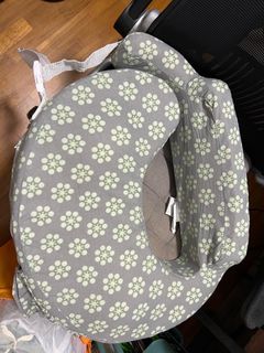 Breastfeeding pillow for infants