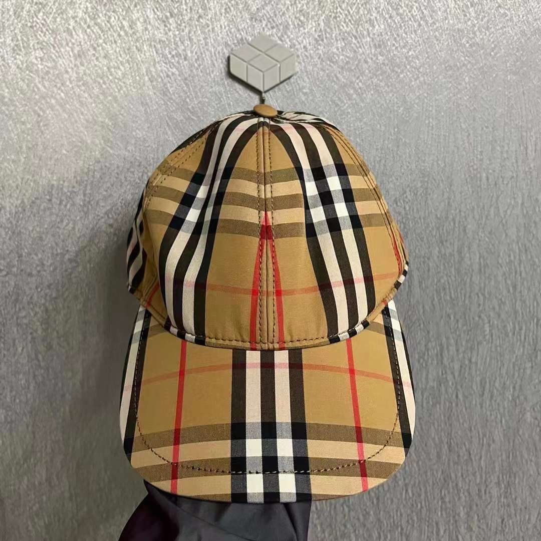 Burberry 帽子, 名牌精品, 精品配件在旋轉拍賣