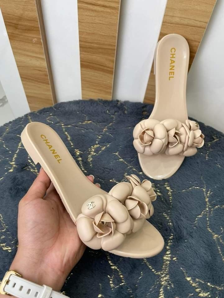 Size 9 chanel jelly slides sales