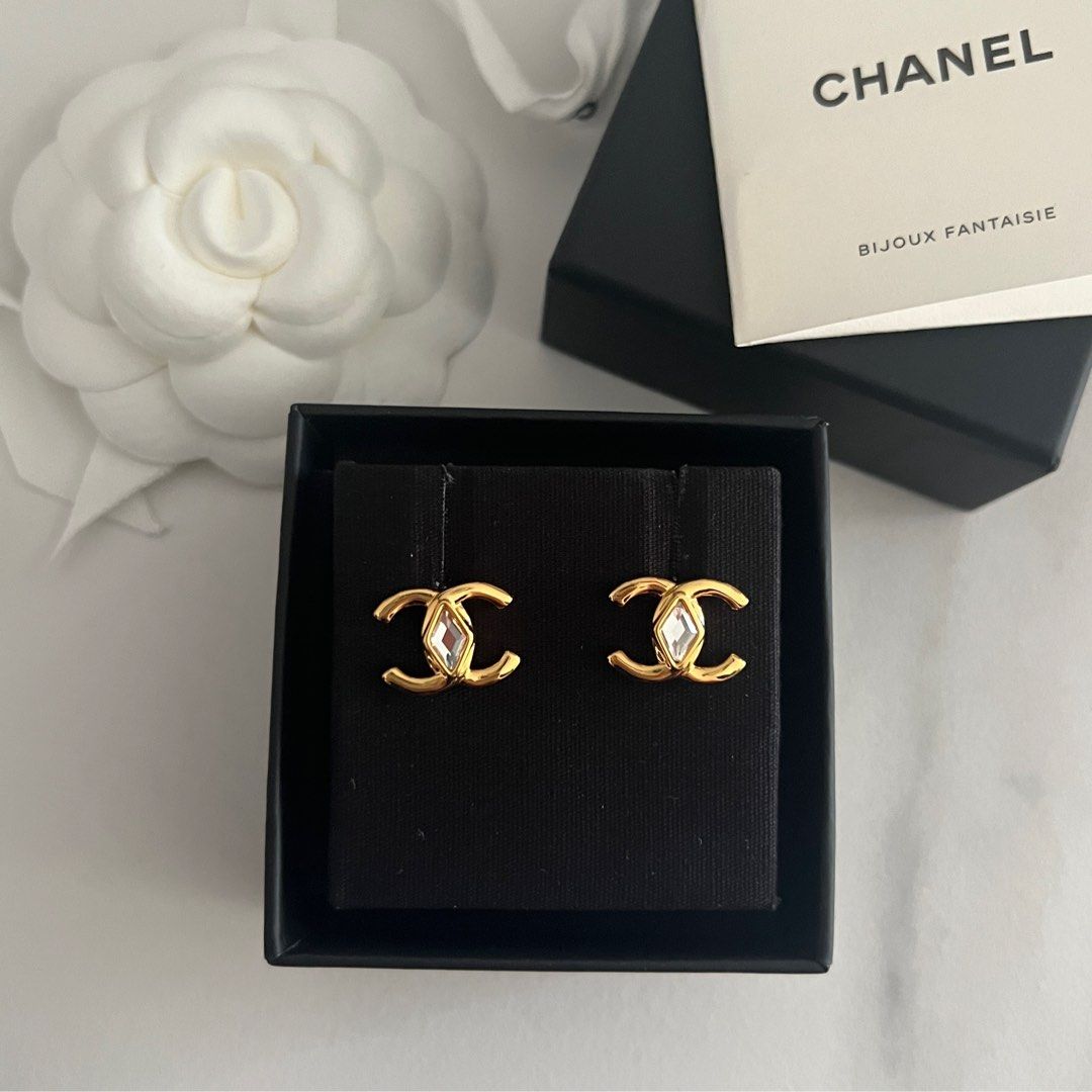 Plain gold chanel earrings clearance