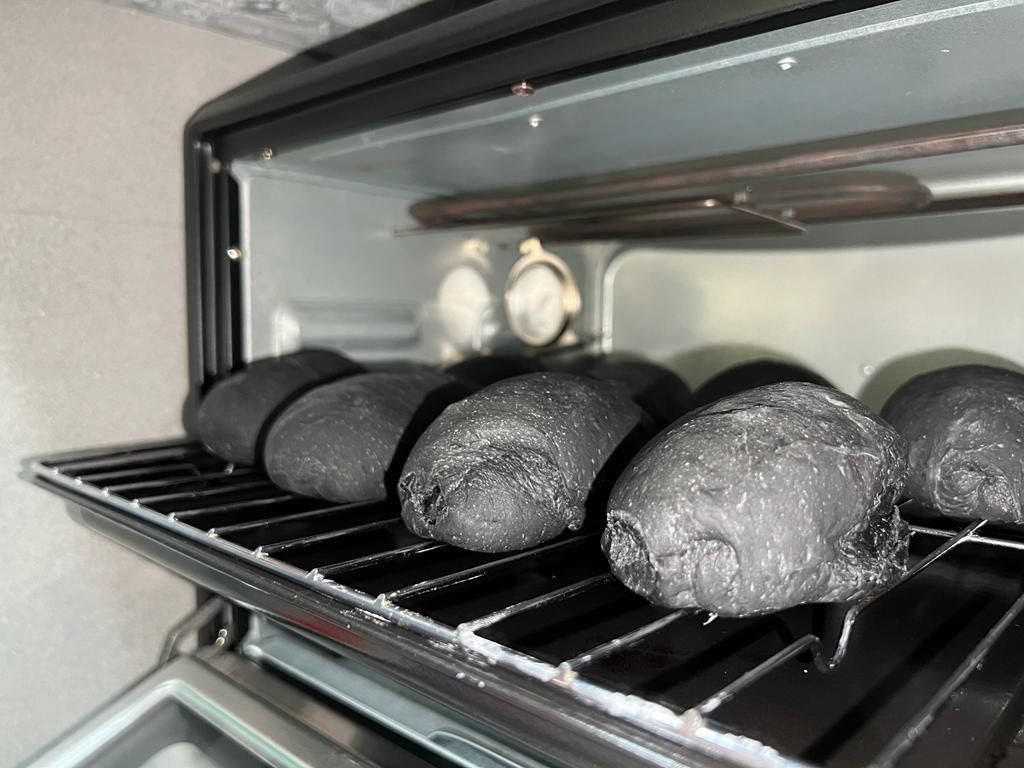 Charcoal Burger buns, Food & Drinks, Homemade Bakes on Carousell