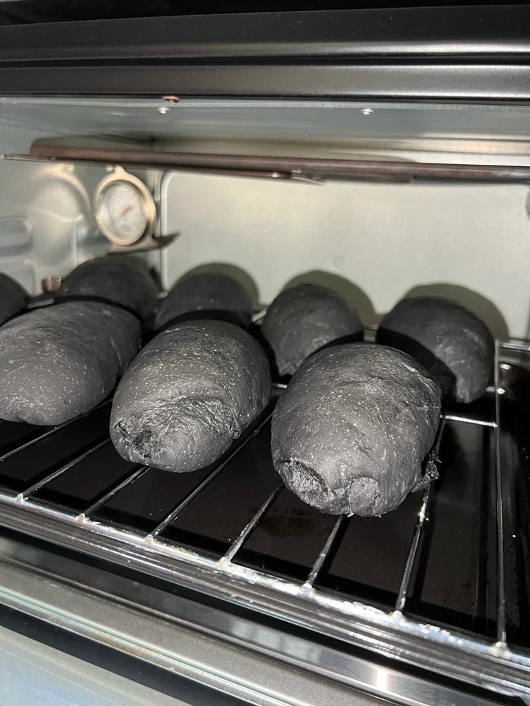 Charcoal Burger buns, Food & Drinks, Homemade Bakes on Carousell