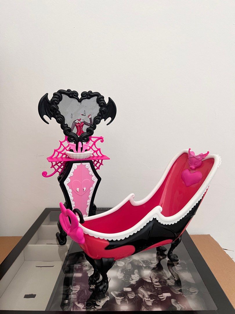 Draculaura Powder Room Monster High playset, Hobbies & Toys, Toys ...