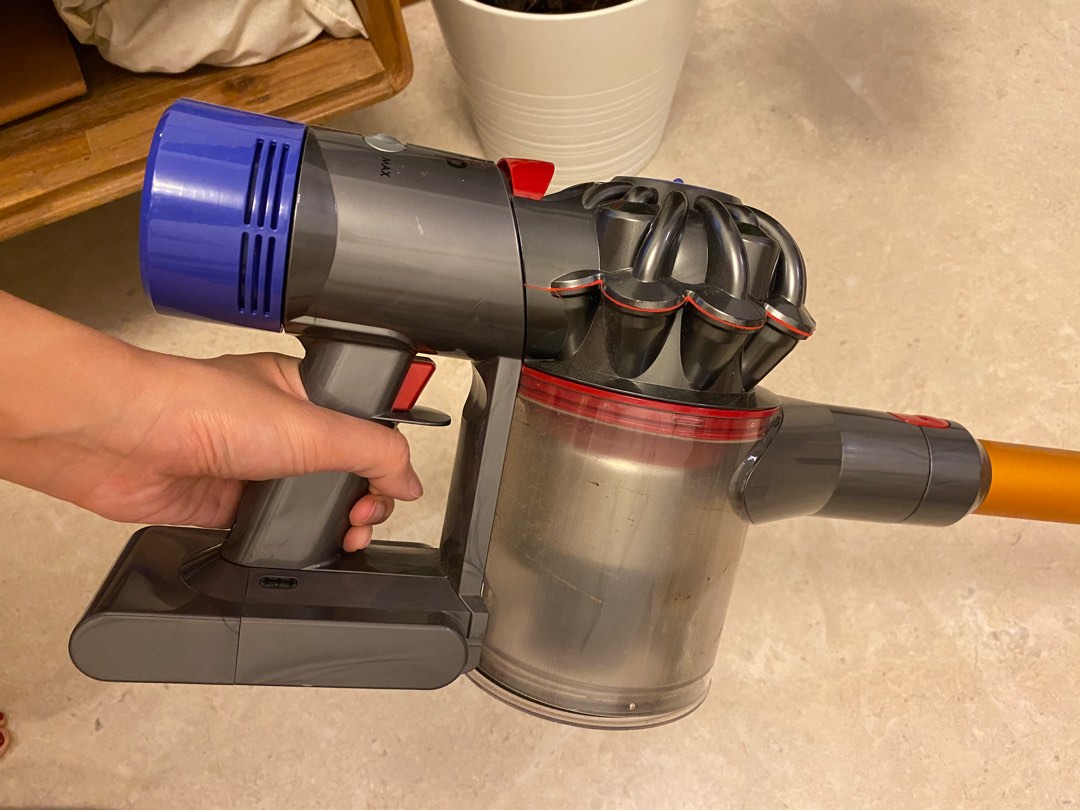 Dyson V8 Vacuum Cleaner, TV & Home Appliances, Vacuum Cleaner