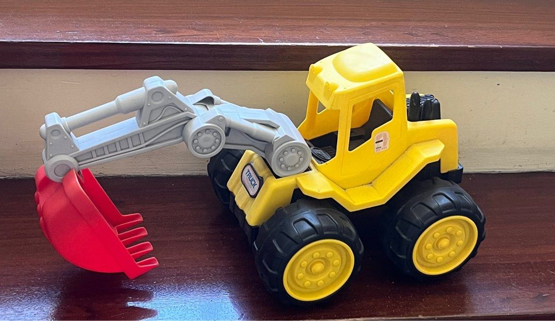 Excavator Truck for kids (Category: Kids Toys) located in Las Pinas. Submitted by therecycledcollection (Listing ID 1214535307, Image 1). Description: Features: Material: Plastic Color: Yellow, Red & Black Gender: Boys & Girls Age: 3+.