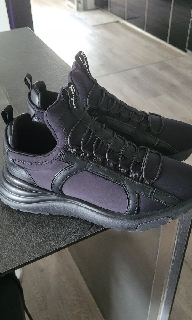 Gancini sneaker shop