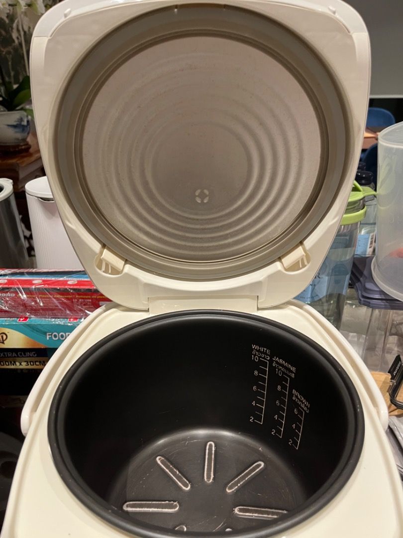 HITACHI RZVMC18Y 1.8L rice cooker, Furniture & Home Living