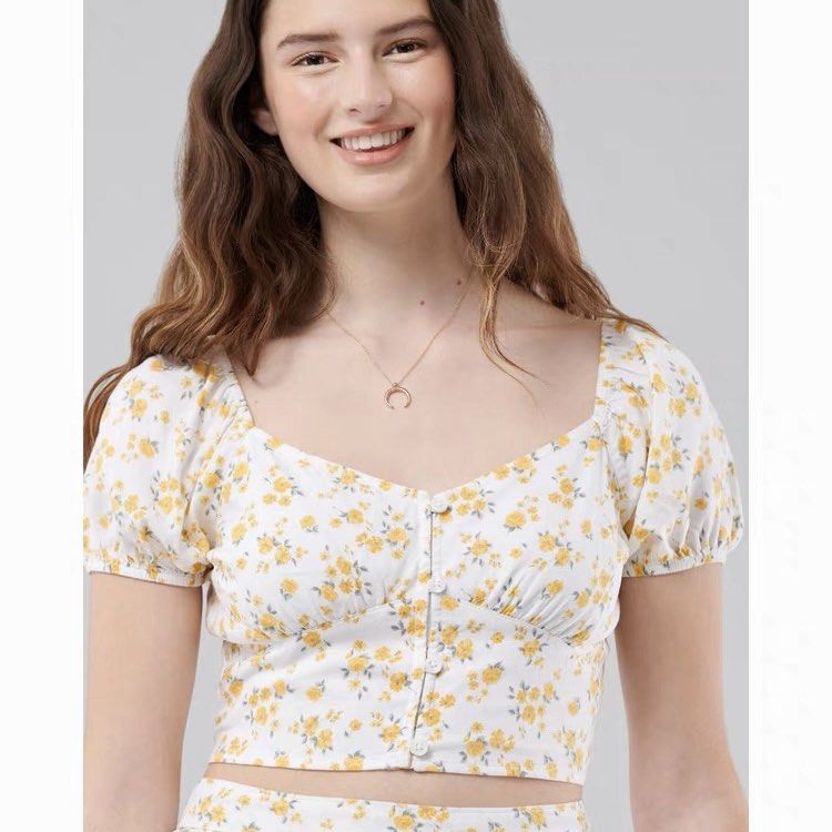 Hollister floral crop top best sale