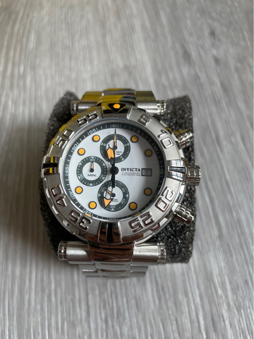 Invicta 24446 top