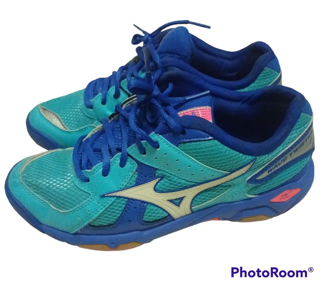 Kasut badminton Mizuno Men s Fashion Footwear Sneakers on Carousell